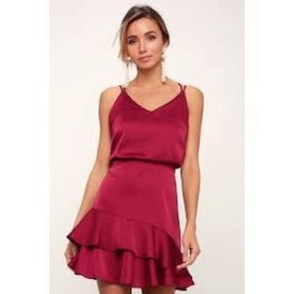 Lulus On the Floor Women's Strappy Tiered Ruffled Satin Fuchsia Dress Size XS NW - Picture 2 of 12